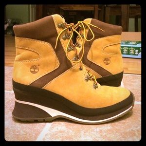 Like new Timberland wedge boots- EUC!!!