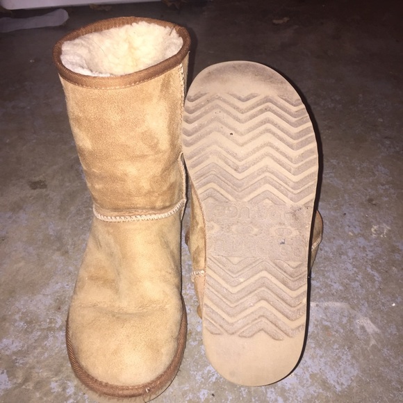 UGG boots - Picture 3 of 4