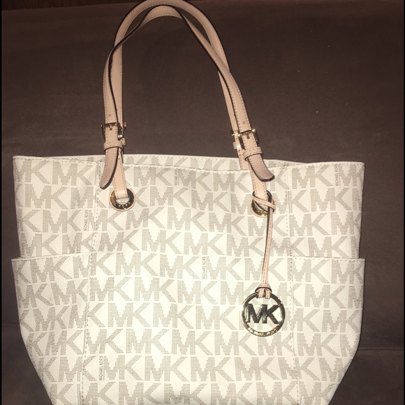 Beautiful Michael Kors handbag!