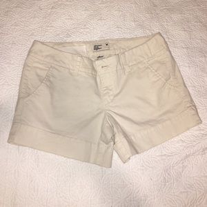 American Eagle Light Kaki Shorts 💕