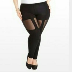 Not selling..I am looking these torrid legging 4x