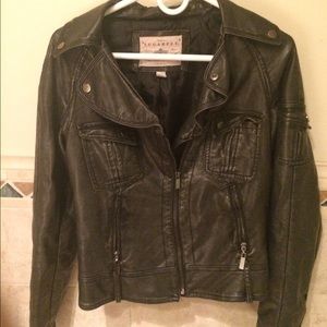Very cute black leather jacket!!