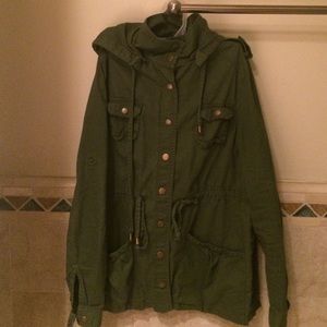 Very cute green army jacket!!