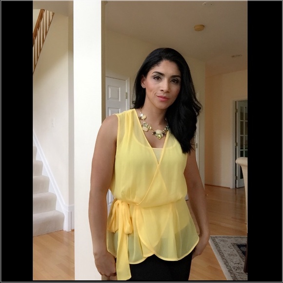 🚫SOLD🚫🆕 Banana Republic Faux Wrap Blouse - Picture 4 of 4