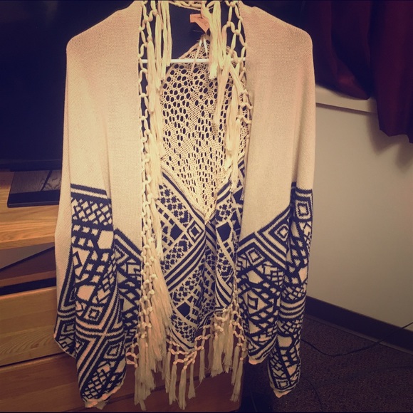 Sweater//Poncho//Kimono