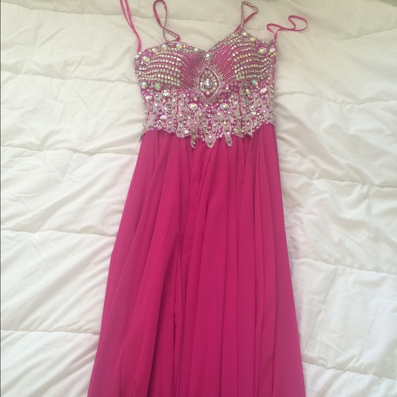 Formal dress perfect for prom. Only worn once