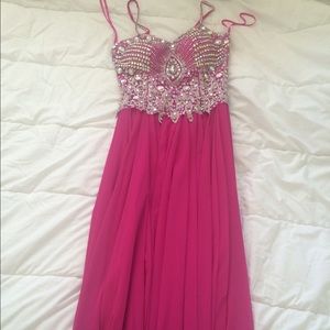 Formal dress perfect for prom. Only worn once