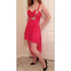 Beautiful orange prom dress!