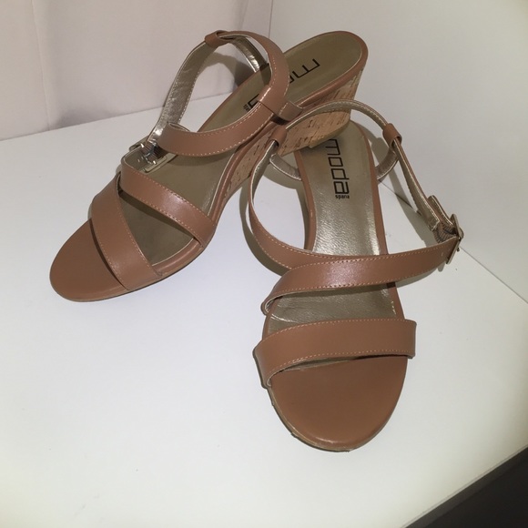 Moda Tan Cross Strap Kitten Small Heel Wedge sz 8