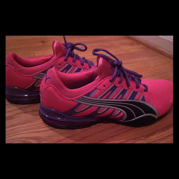 Like new Puma sneakers - Size 9