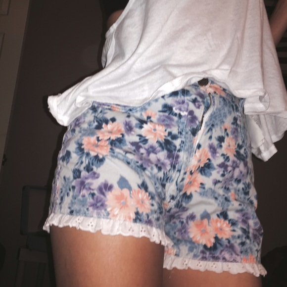 Boho Flower Denim Shorts 🌸