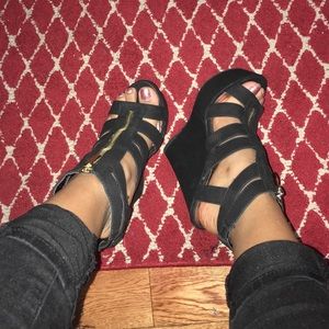2B black wedges