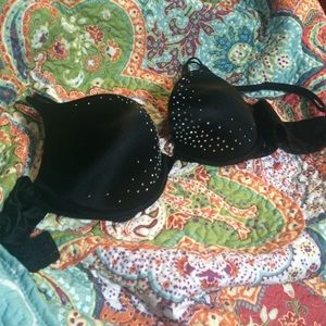 Victoria's  secret very sexy push up bra-title