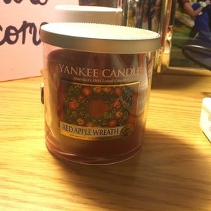 Medium Red Apple Yankee Candle