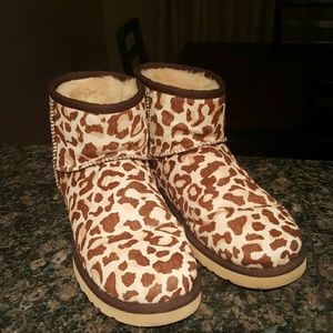 <LIKE NEW>««Leapord print Uggs»» :-)
