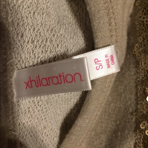 Striped gold sweater. - Picture 3 of 3