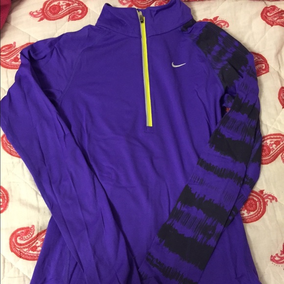 HOLD @suggamami Nike Running Zip Up