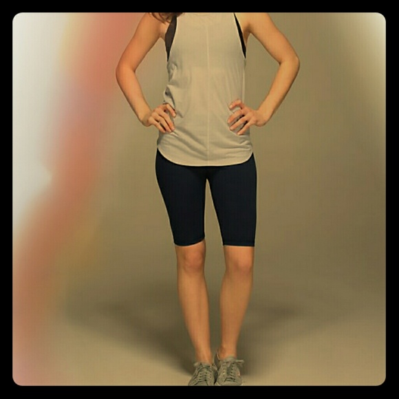 Lululemon groove shorts size 6 tall reversible