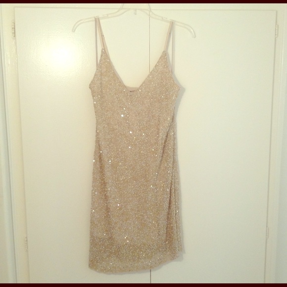 Alice + Olivia Dresses & Skirts - Alice & Olivia pretty gold sequin dress NWT size 4