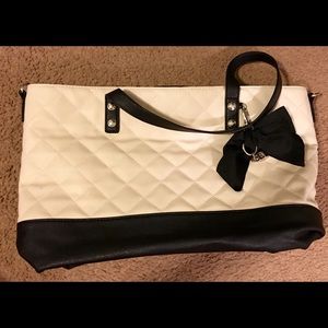 Jessica Simpson tote