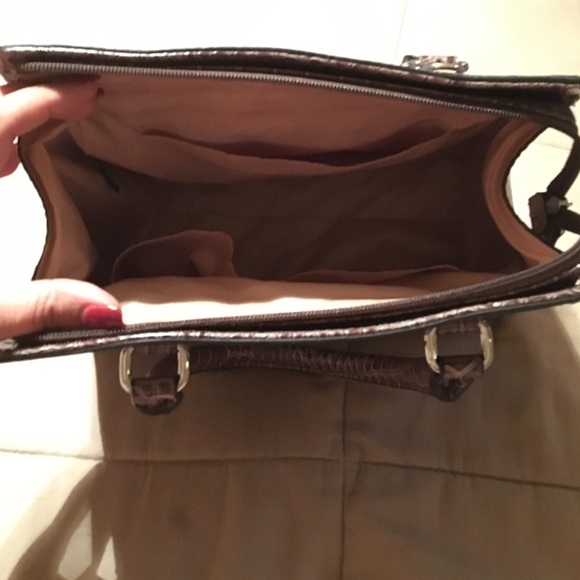 Guess purse - Picture 2 of 4