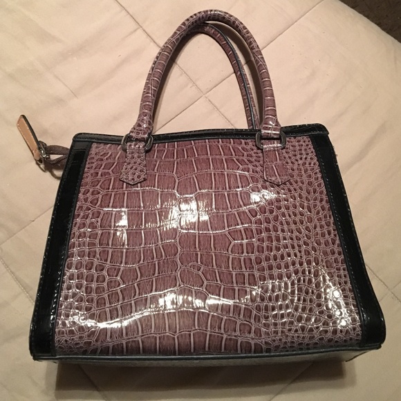 Guess purse - Picture 4 of 4