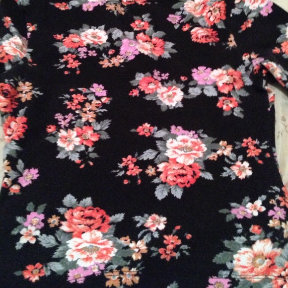 Pacsun Xs floral crop top - Picture 3 of 3
