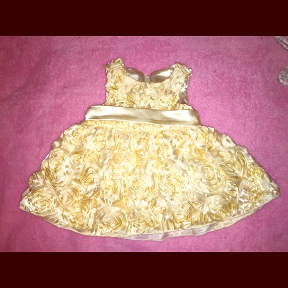 Baby yellow dress