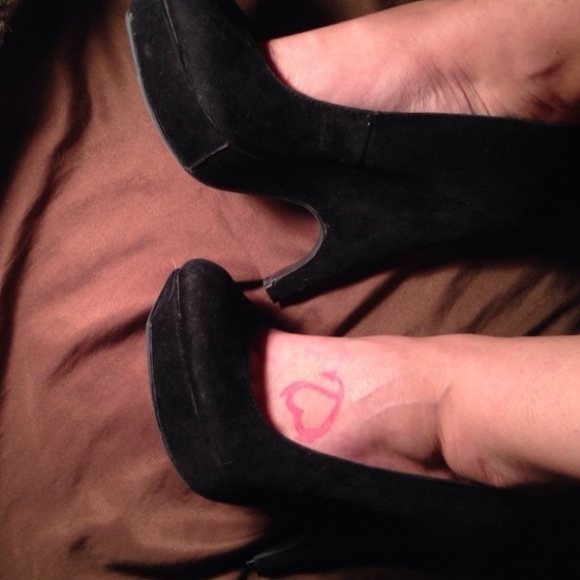 Black heels comfortable size 8 1/2 - Picture 1 of 3