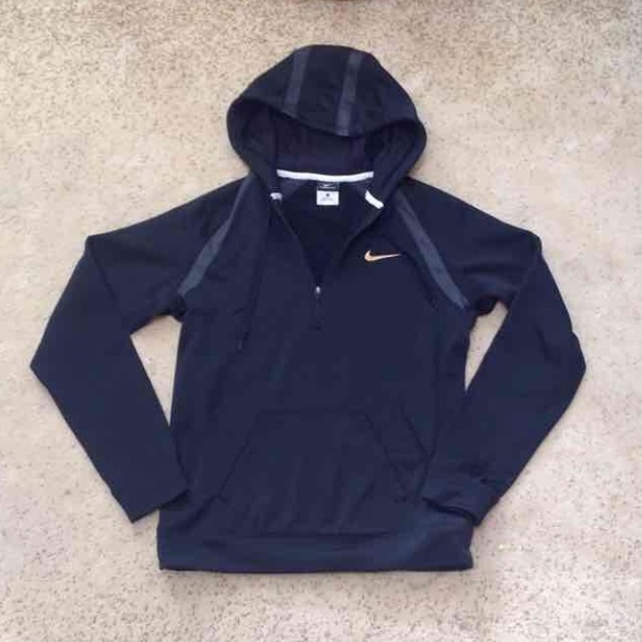 NIKE THERMA FIT SIZE SMALL
