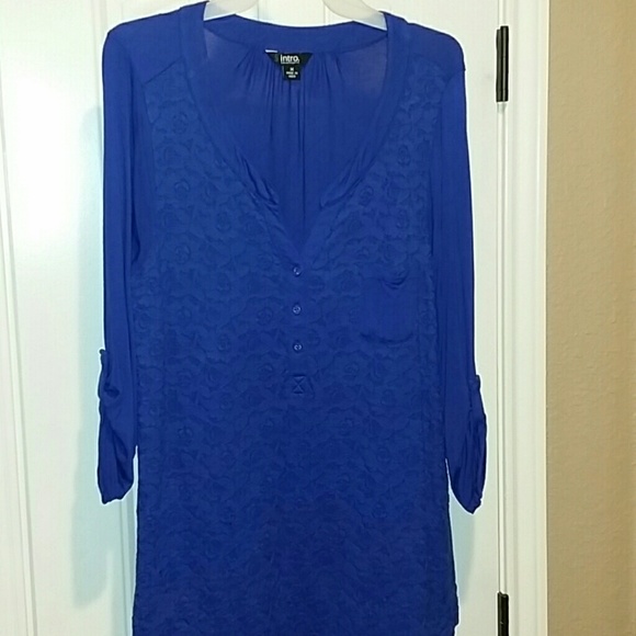 INTRO CASUAL bright blue top
