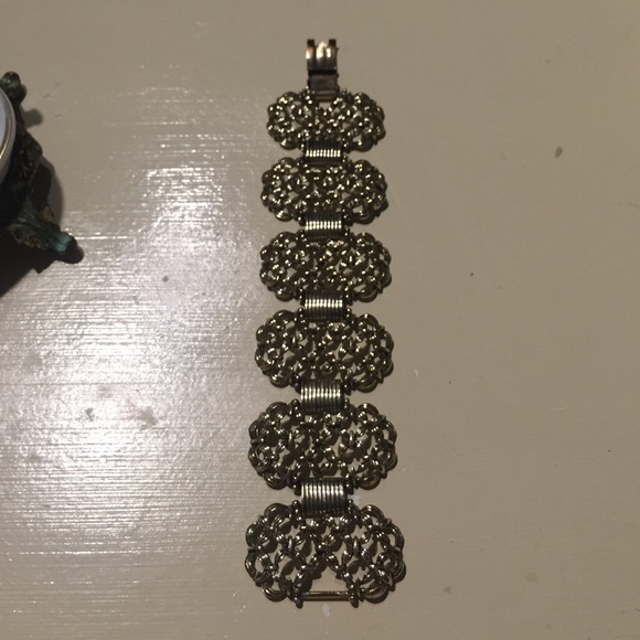 Vintage Woven Goldtone Link Clasp Bracelet - Picture 2 of 4