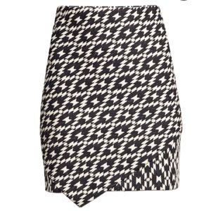 Black and white pattern mini skirt