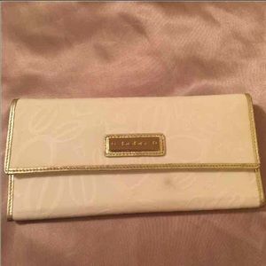 ❌ SOLD ❌ NWOT white Bebe Wallet