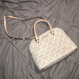 Michael Kors Cindy logo bag.