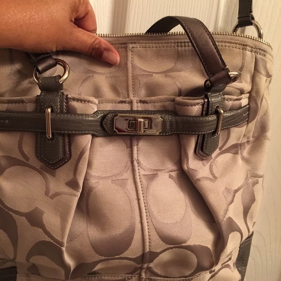 🎉👜👜L- 8, W-13 Coach purse