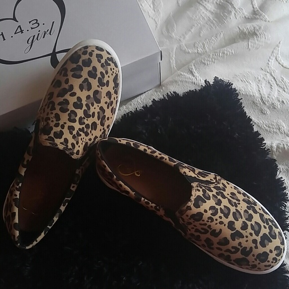 1.4.3. Girl Shoes - FLASH SALE 🌺Brand new Leopard print sneakers 😎😎