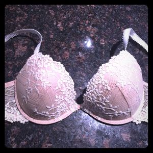 Lovely Wacoal bra 36B