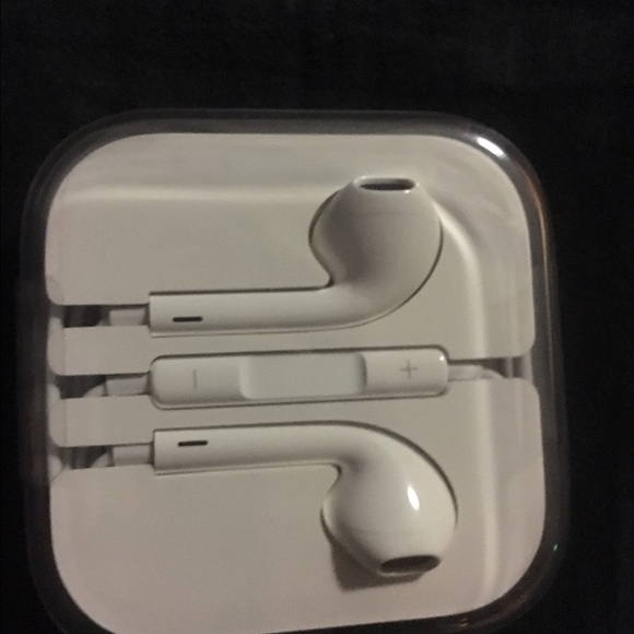 Apple earphones new never opened