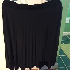 Covington black pleated elastic waist skirt