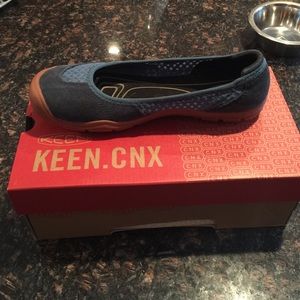 Comfortable Keen flat shoes