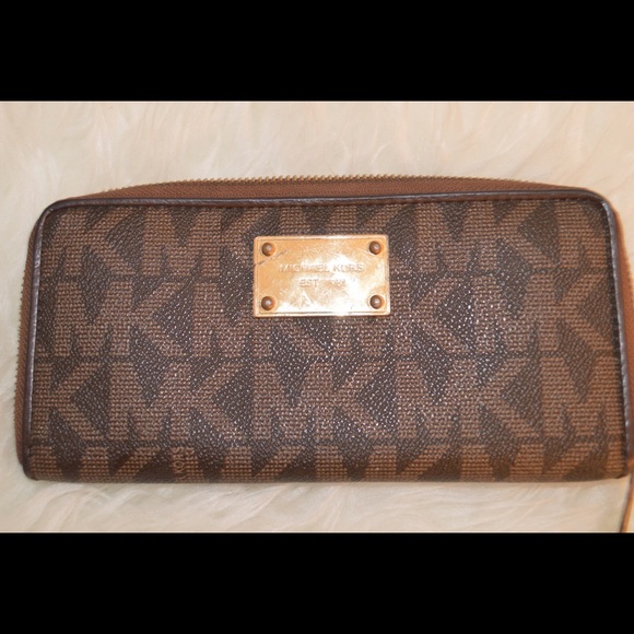 Michael Kors Zipper Wallet