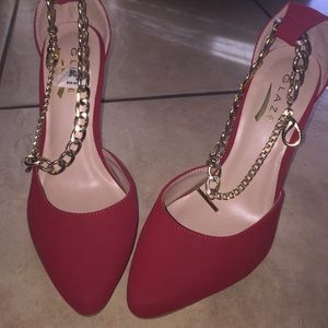Elegant red heels!