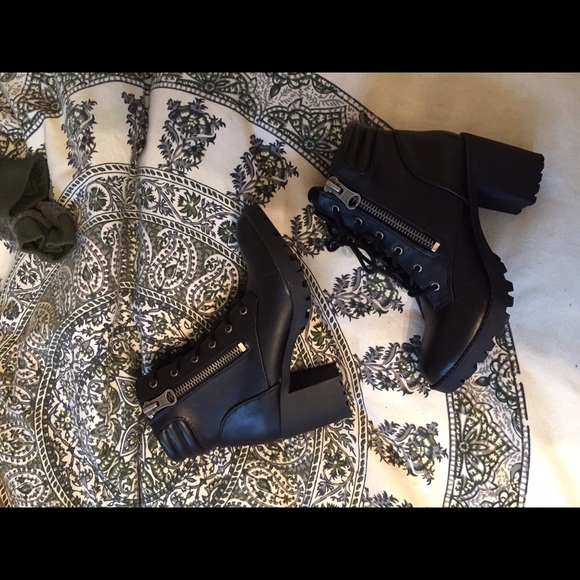 Steve madden black boots