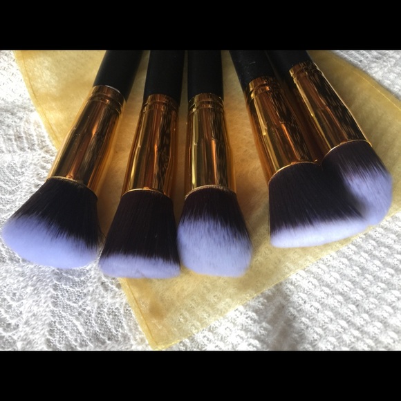 Contour makeup brush set