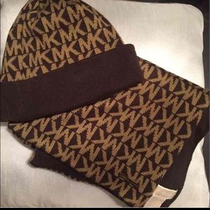 🚫SOLD🚫 Michael Kors scarf and beanie set