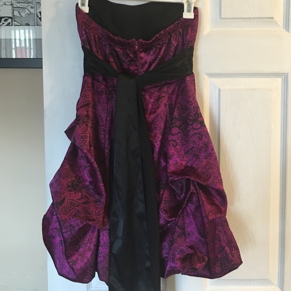 Pattern dress - Picture 3 of 3