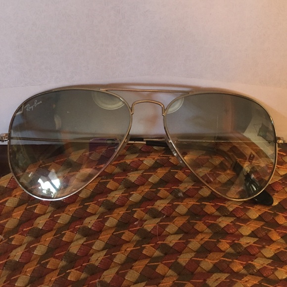 Mirrored rayban aviators