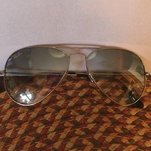 Mirrored rayban aviators