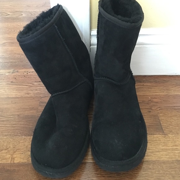 Black uggs - Picture 2 of 4